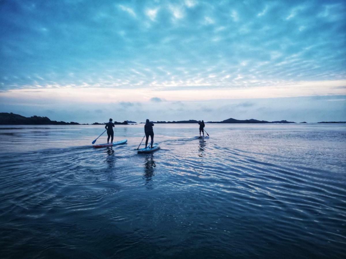 Les pieds dans l'eau accès direct à la plage ! Granville Extérieur photo